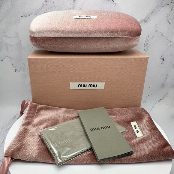 New MIU MIU Sunglasses - Picture 9 of 16